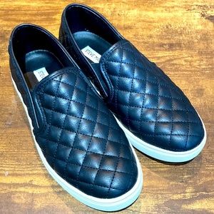 Steve Madden slip on quilted shoes